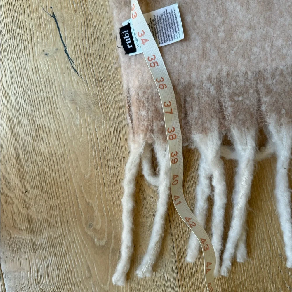 Large Chunky wide striped scarf Beige NWOT price firm!